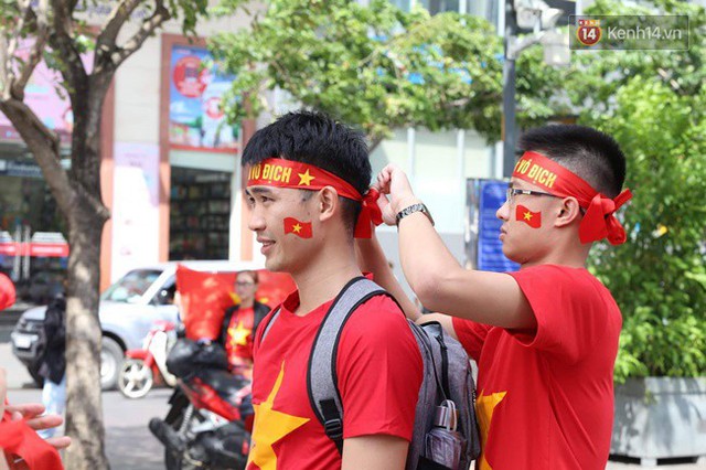 Olympic Việt Nam bị dẫn trước 1 - 0, người hâm mộ cả nước vẫn vững niềm tin chiến thắng - Ảnh 22.