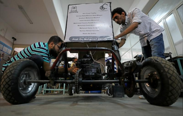 Chán dùng xăng, nhóm sinh viên Ai Cập tự thiết kế xe chạy bằng không khí cho nó tiết kiệm - Ảnh 5.