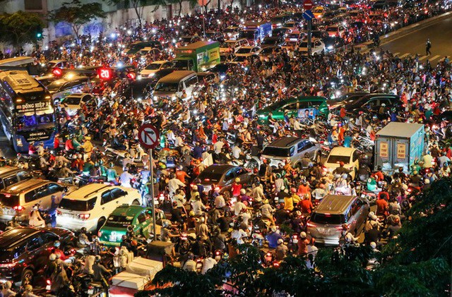 Sài Gòn tuần qua có gì: Kẹt xe trước nghỉ lễ, FastGo nhận đầu tư từ VinaCapital làm nóng thêm thị trường xe công nghệ - Ảnh 1.