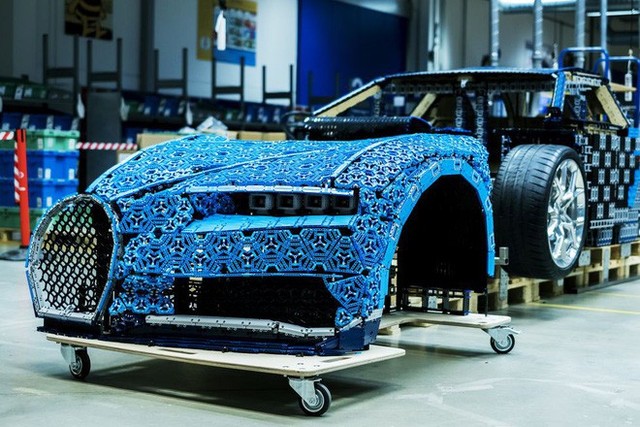 Lego dùng hơn 1 triệu mảnh ghép làm siêu xe Bugatti Chiron, lái được nhưng tốc độ chỉ bằng 1/21 xe thật - Ảnh 2.