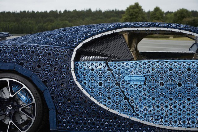 Lego dùng hơn 1 triệu mảnh ghép làm siêu xe Bugatti Chiron, lái được nhưng tốc độ chỉ bằng 1/21 xe thật - Ảnh 12.