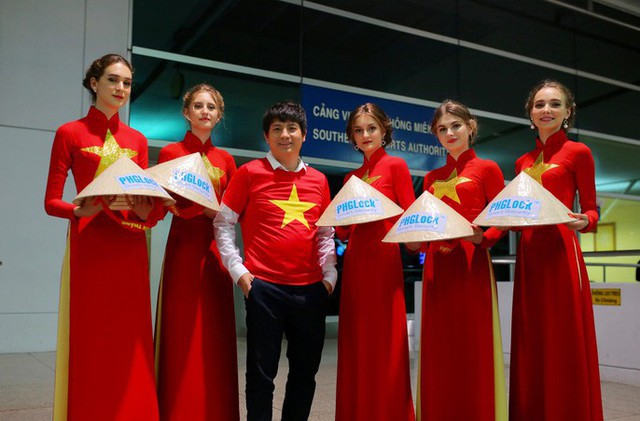 Hơn 300 CĐV bay sớm sang Indonesia tiếp lửa cho Olympic Việt Nam tranh HCĐ - Ảnh 12.