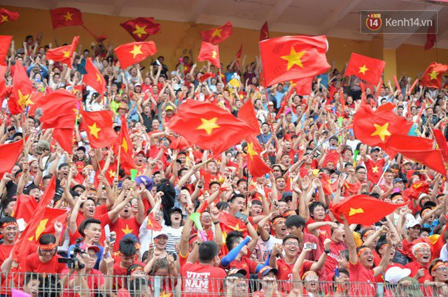 CĐV vỡ òa khi Văn Quyết gỡ hòa 1 - 1 cho Olympic Việt Nam trong trận tranh HCĐ lịch sử - Ảnh 18.