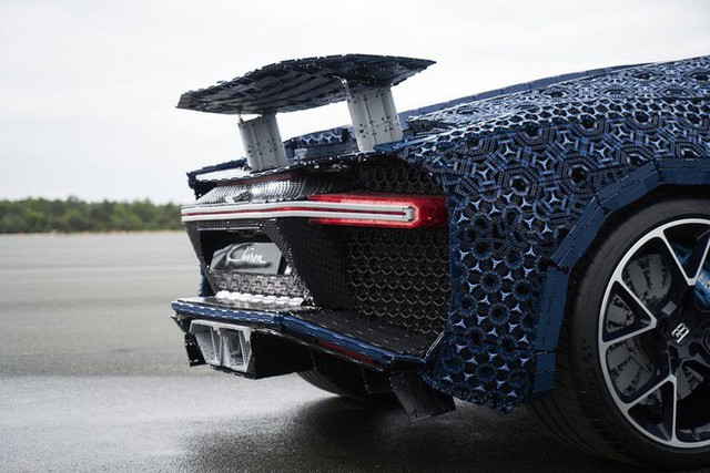 Lego dùng hơn 1 triệu mảnh ghép làm siêu xe Bugatti Chiron, lái được nhưng tốc độ chỉ bằng 1/21 xe thật - Ảnh 10.