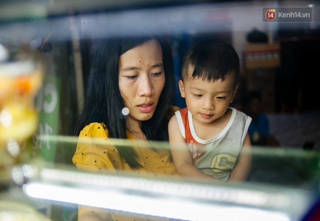 Câu chuyện về người con đặc biệt của vợ chồng thạc sỹ bán chè Sài Gòn: Sự nghiệp có thể làm lại, nhưng con cái thì bố mẹ không có cơ hội thứ 2 - Ảnh 1.