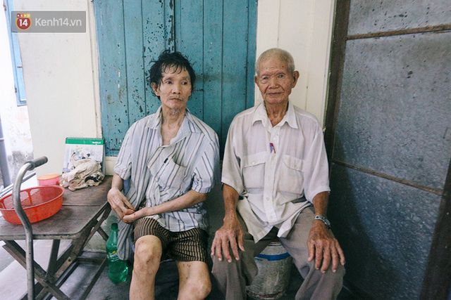 Câu chuyện đáng thương phía sau bức ảnh cụ ông ở Đà Nẵng cứ 8 giờ tối là đến siêu thị mua cơm thanh lý 10.000 đồng - Ảnh 4.
