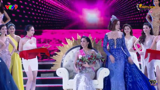 Người đẹp 18 tuổi Trần Tiểu Vy đánh bại 43 thí sinh, đăng quang Hoa hậu Việt Nam 2018 - Ảnh 2.