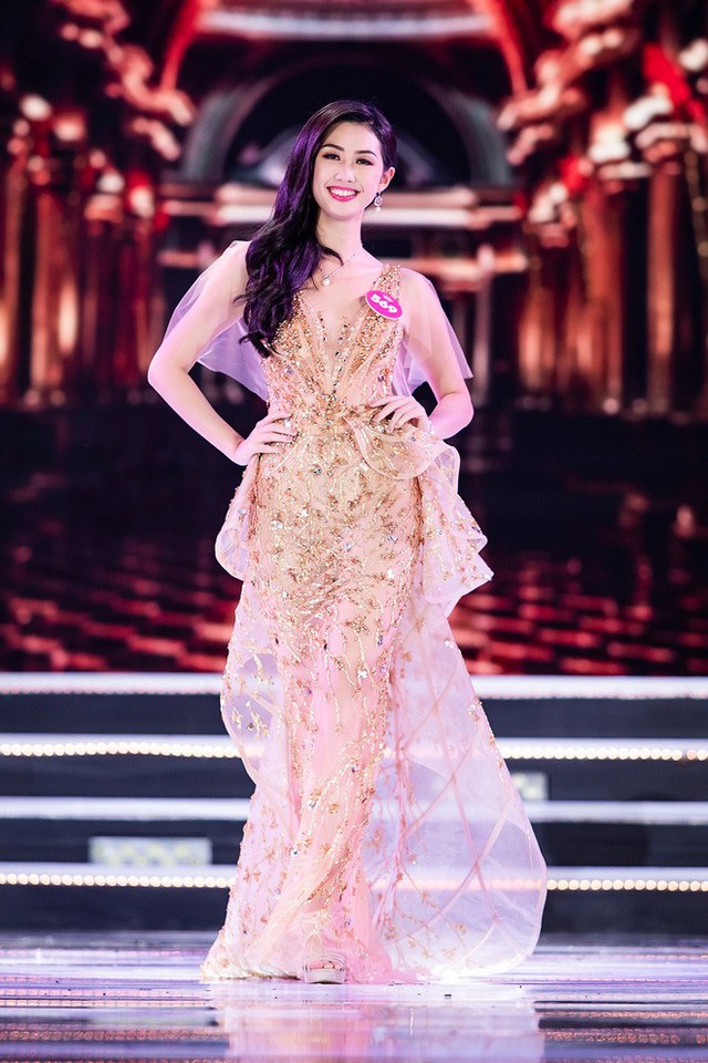 Người đẹp 18 tuổi Trần Tiểu Vy đánh bại 43 thí sinh, đăng quang Hoa hậu Việt Nam 2018 - Ảnh 22.
