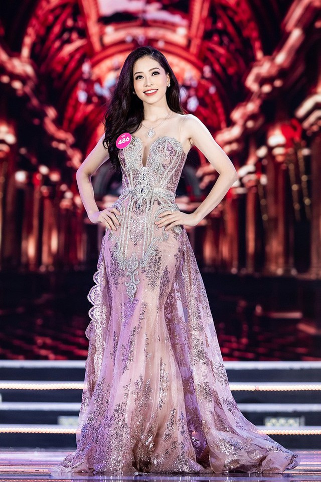 Người đẹp 18 tuổi Trần Tiểu Vy đánh bại 43 thí sinh, đăng quang Hoa hậu Việt Nam 2018 - Ảnh 25.