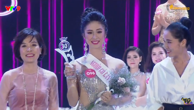 Người đẹp 18 tuổi Trần Tiểu Vy đánh bại 43 thí sinh, đăng quang Hoa hậu Việt Nam 2018 - Ảnh 8.