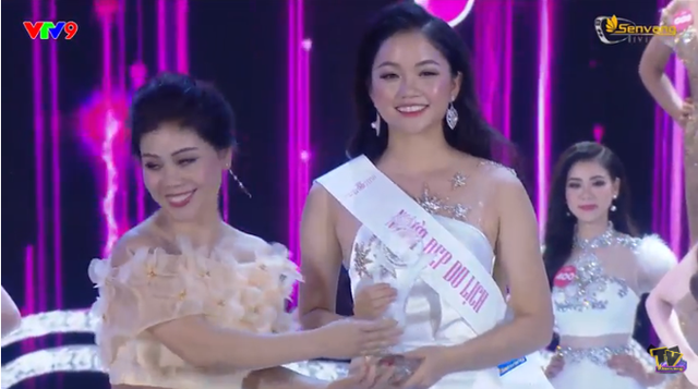 Người đẹp 18 tuổi Trần Tiểu Vy đánh bại 43 thí sinh, đăng quang Hoa hậu Việt Nam 2018 - Ảnh 10.