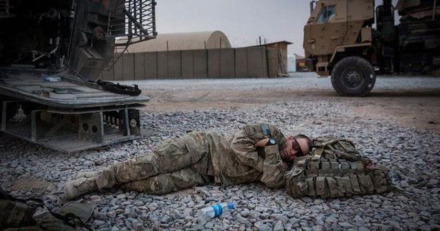 Đây là phương pháp ngủ đặc biệt giúp binh sỹ Mỹ ngủ chỉ trong vòng 2 phút, bạn cũng có thể áp dụng tại nhà - Ảnh 2.