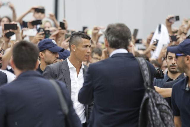 đầu tư giá trị - Sau những giọt nước mắt vinh quang, giờ là lúc Ronaldo rơi lệ vì bất lực - photo đầu tư giá trị - photo 3 1537867234448864243536 - Sau những giọt nước mắt vinh quang, giờ là lúc Ronaldo rơi lệ vì bất lực