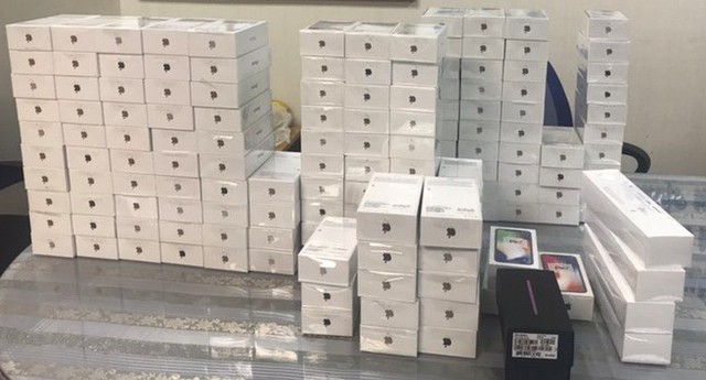 Hải quan Tân Sơn Nhất bắt giữ lô hàng hơn 250 iPhone, trị giá gần 7 tỷ đồng - Ảnh 2.