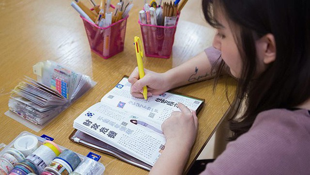 Thú vui với bút màu và những trang giấy: Khi giới trẻ Trung Quốc biến việc viết sổ tay trở thành một trào lưu - Ảnh 21.