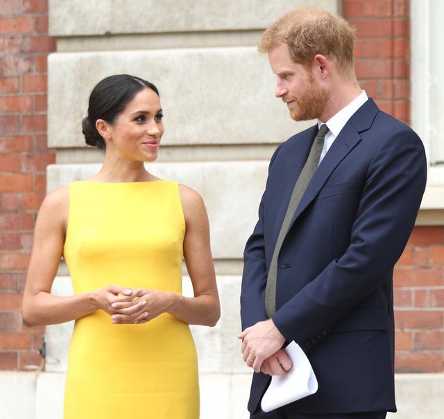 Được phong tước hiệu Công nương xứ Sussex sau hôn lễ Hoàng gia, thế nhưng Meghan Markle hóa ra chưa tới thăm vùng đất này bao giờ - Ảnh 1.