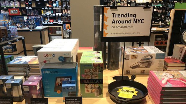  Cận cảnh cửa hiệu bán lẻ truyền thống Amazon vừa mở ở New York - Ảnh 3.