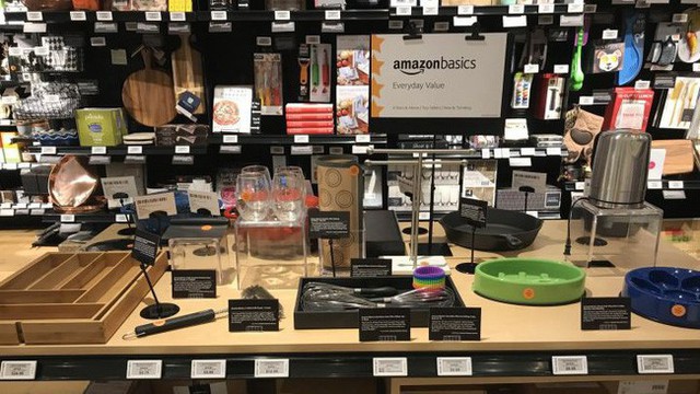  Cận cảnh cửa hiệu bán lẻ truyền thống Amazon vừa mở ở New York - Ảnh 8.
