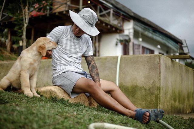 Rời bỏ phố thị, cô gái Sài Gòn lên Đà Lạt cùng bạn trai xây dựng khu vườn giữa núi rừng hoang vu dành cho thú cưng - Ảnh 3.
