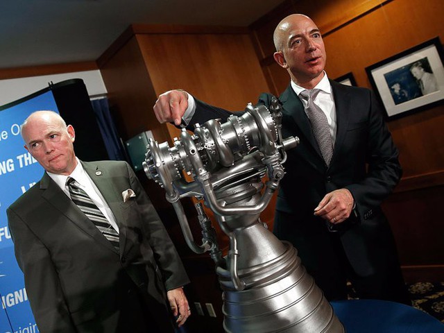 đầu tư giá trị - Giàu nhất thế giới, Jeff Bezos vẫn rửa bát sau mỗi bữa tối - photo đầu tư giá trị - photo 12 15361315390551348080785 - Giàu nhất thế giới, Jeff Bezos vẫn rửa bát sau mỗi bữa tối