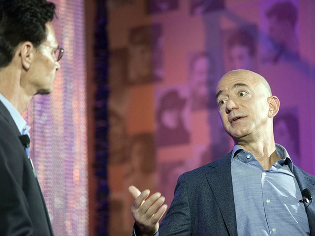 đầu tư giá trị - Giàu nhất thế giới, Jeff Bezos vẫn rửa bát sau mỗi bữa tối - photo đầu tư giá trị - photo 3 1536131539038124987629 - Giàu nhất thế giới, Jeff Bezos vẫn rửa bát sau mỗi bữa tối