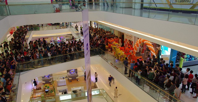 Hàng trăm người xếp hàng mua sản phẩm Xiaomi tại cửa hàng Mi Store đầu tiên tại Việt Nam - Ảnh 5.
