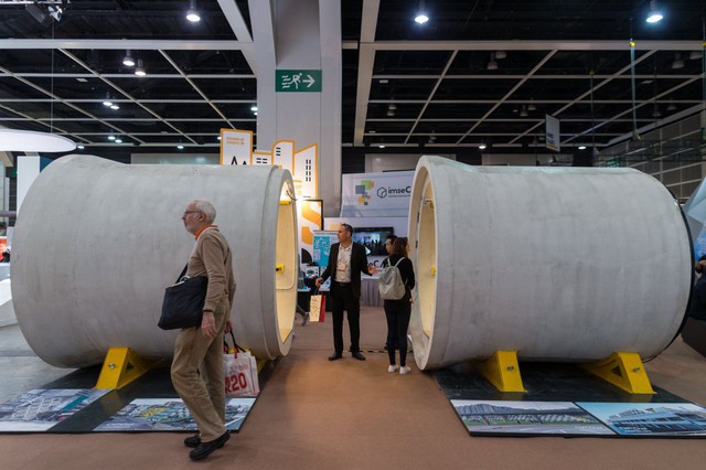 Hong Kong xây nhà trong đường ống nước - Ảnh 2.