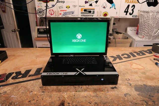 Anh chàng hacker này biến Xbox One X thành một chiếc laptop độc nhất vô nhị có giá 2.500 USD - Ảnh 1.