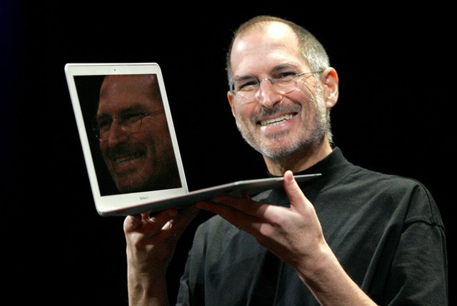 Vào ngày này 10 năm trước, Steve Jobs đã thay đổi tương lai của laptop như thế này đây - Ảnh 1.