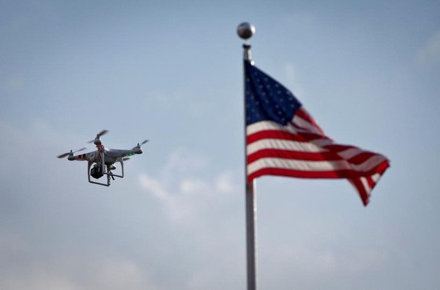 Dân chơi drone hãy cẩn thận: Vừa say xỉn vừa điều khiển drone có thể bị phạt 1.000 USD và đi tù 6 tháng - Ảnh 2.
