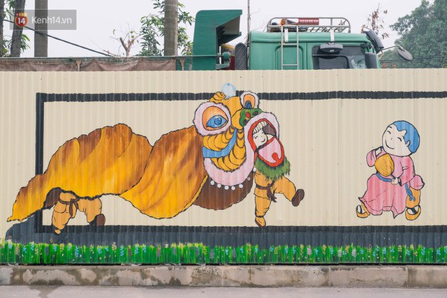 Chùm ảnh: Bức tường tôn cũ kỹ dài 300 mét ở Hà Nội bỗng hóa thành con đường bích họa đong đầy nhiều câu chuyện - Ảnh 16.