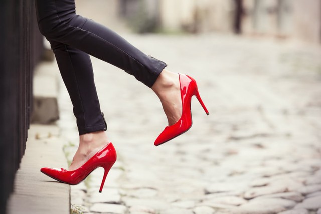 Đừng xem giày đỏ chỉ là món phụ kiện thông thường, đằng sau nó là cả một biểu tượng văn hóa mà không phải ai cũng biết - Ảnh 3.