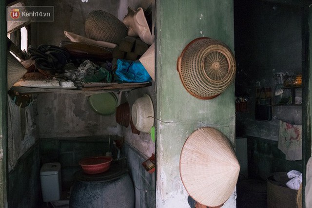 Gia đình buôn tơ lụa giàu nức tiếng phố hàng Đào và căn nhà cổ ngưng đọng thời gian suốt 50 năm qua - Ảnh 8. Gia đình buôn tơ lụa giàu nức tiếng phố hàng Đào và căn nhà cổ ngưng đọng thời gian suốt 50 năm qua - Ảnh 8.
