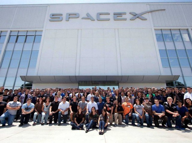 SpaceX sa thải 10% nhân viên, chuẩn bị cho giai đoạn cực kỳ gặp khó - Ảnh 1. SpaceX sa thải 10% nhân viên, chuẩn bị cho giai đoạn cực kỳ gặp khó - Ảnh 1.