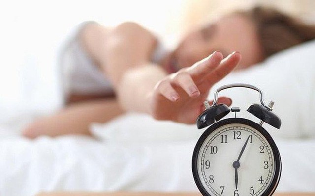  Ngủ ít hơn 6 tiếng mỗi đêm làm tăng nguy cơ đau tim - Ảnh 1.