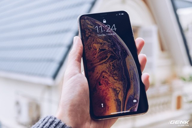 Ham hố mua iPhone XS Max giá rẻ, tôi được gì và mất gì? - Ảnh 1.