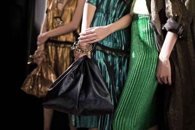 Từ hương Gucci đến đũa Versace: Những món đồ siêu độc mà chỉ hội Rich Kid mới dám sắm ngày Tết - Ảnh 9. Từ hương Gucci đến đũa Versace: Những món đồ siêu độc mà chỉ hội Rich Kid mới dám sắm ngày Tết - Ảnh 9.