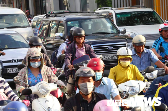 Mọi ngả đường TP.HCM kẹt cứng ngày cận Tết - Ảnh 9. Mọi ngả đường TP.HCM kẹt cứng ngày cận Tết - Ảnh 9.