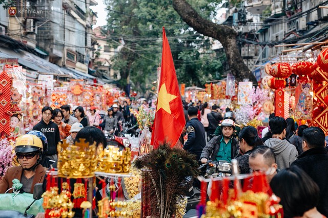Rộn ràng không khí Tết tại chợ hoa Hàng Lược - phiên chợ truyền thống lâu đời nhất ở Hà Nội - Ảnh 3. Rộn ràng không khí Tết tại chợ hoa Hàng Lược - phiên chợ truyền thống lâu đời nhất ở Hà Nội - Ảnh 3.