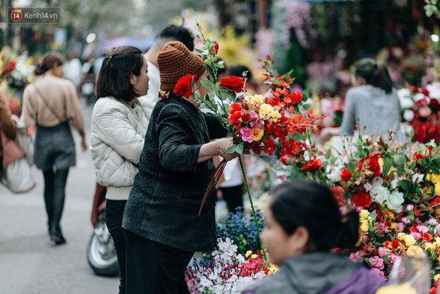 Rộn ràng không khí Tết tại chợ hoa Hàng Lược - phiên chợ truyền thống lâu đời nhất ở Hà Nội - Ảnh 10.