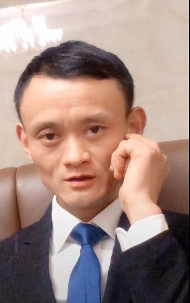 Ông chủ hàng tạp hoá bỗng dưng nổi đình đám với hơn 1 triệu fan trên MXH vì quá giống Jack Ma - Ảnh 3.