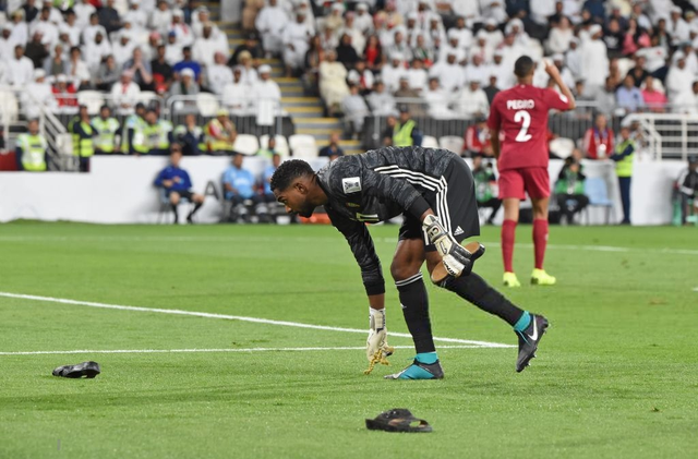 Đội tuyển thua nhục nhã, CĐV nước chủ nhà UAE còn để lại hình ảnh vô cùng xấu xí - Ảnh 1.