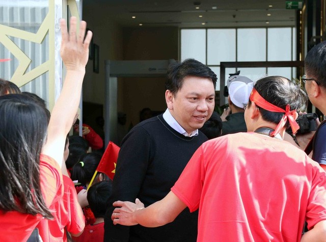  Đặt chân đến UAE, thầy trò HLV Park Hang-seo được đón tiếp theo tiêu chuẩn VIP - Ảnh 7.