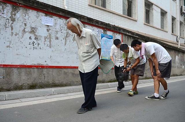 Trung Quốc: Về hưu không biết làm gì thì làm người mẫu khỏa thân - Ảnh 4.