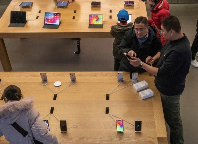 NYTimes: Chính mẹ tôi đã làm Apple không bán được iPhone - Ảnh 1.