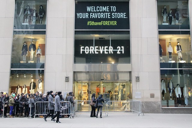 Forever 21: “Giấc mơ Mỹ” của đôi vợ chồng người Hàn từ bàn tay trắng tạo dựng đế chế thời trang nổi tiếng, trở thành tỷ phú đáng ngưỡng mộ - Ảnh 4.