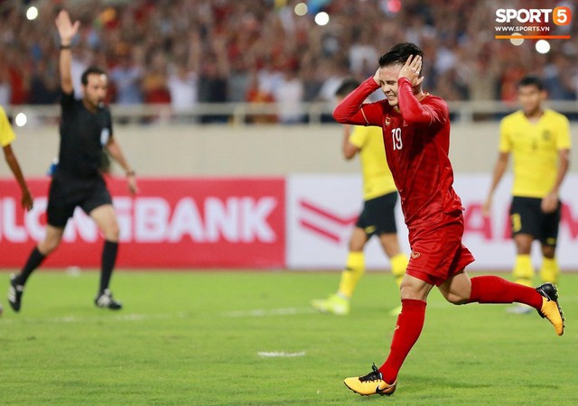 Chiêm ngưỡng siêu phẩm ngả bàn đèn khó tin của Quang Hải trong trận đấu Việt Nam vs Malaysia - Ảnh 6.