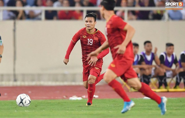 Chiêm ngưỡng siêu phẩm ngả bàn đèn khó tin của Quang Hải trong trận đấu Việt Nam vs Malaysia - Ảnh 7.
