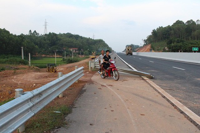  Cao tốc 12.000 tỷ thông xe nhưng phương tiện chưa thể... đi lại - Ảnh 9.