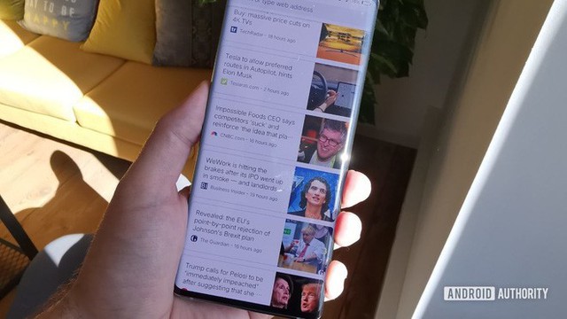Vì sao màn hình thác nước lại là xu hướng thiết kế smartphone không ai nên học theo? - Ảnh 4.